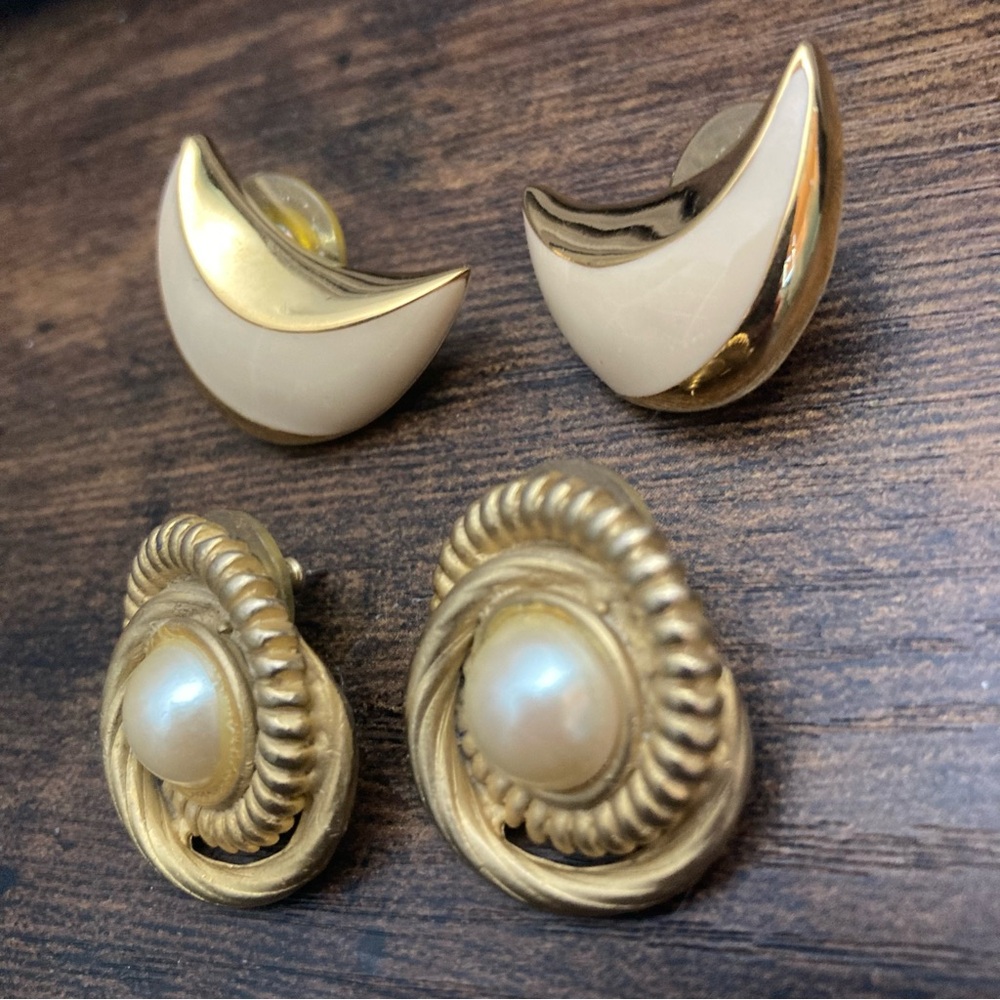 Set of 2 Gold Tone Chunky Earrings Vintage 80s/90s